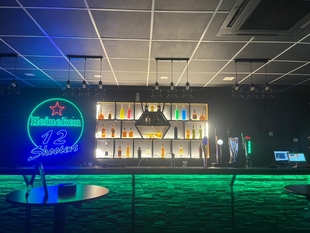 12 Shooters Cafe & Bar — photo 2