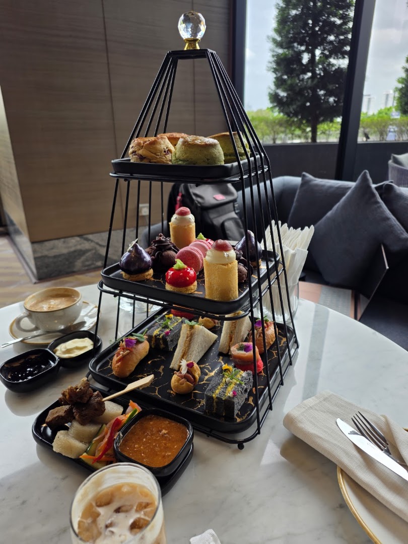 Axis Lounge @ DoubleTree by Hilton Shah Alam i-City — photo 5