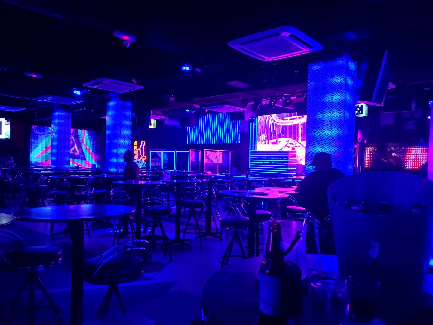 Blue Diamond Pub & Lounge 蓝宝石 — photo 4