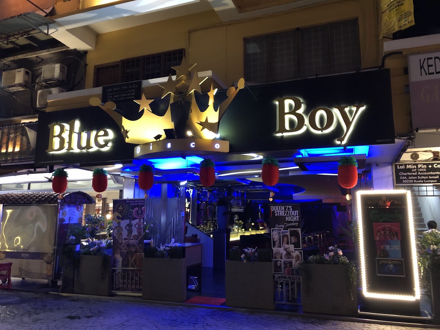 BlueBoy Pub & Restaurant — photo 2