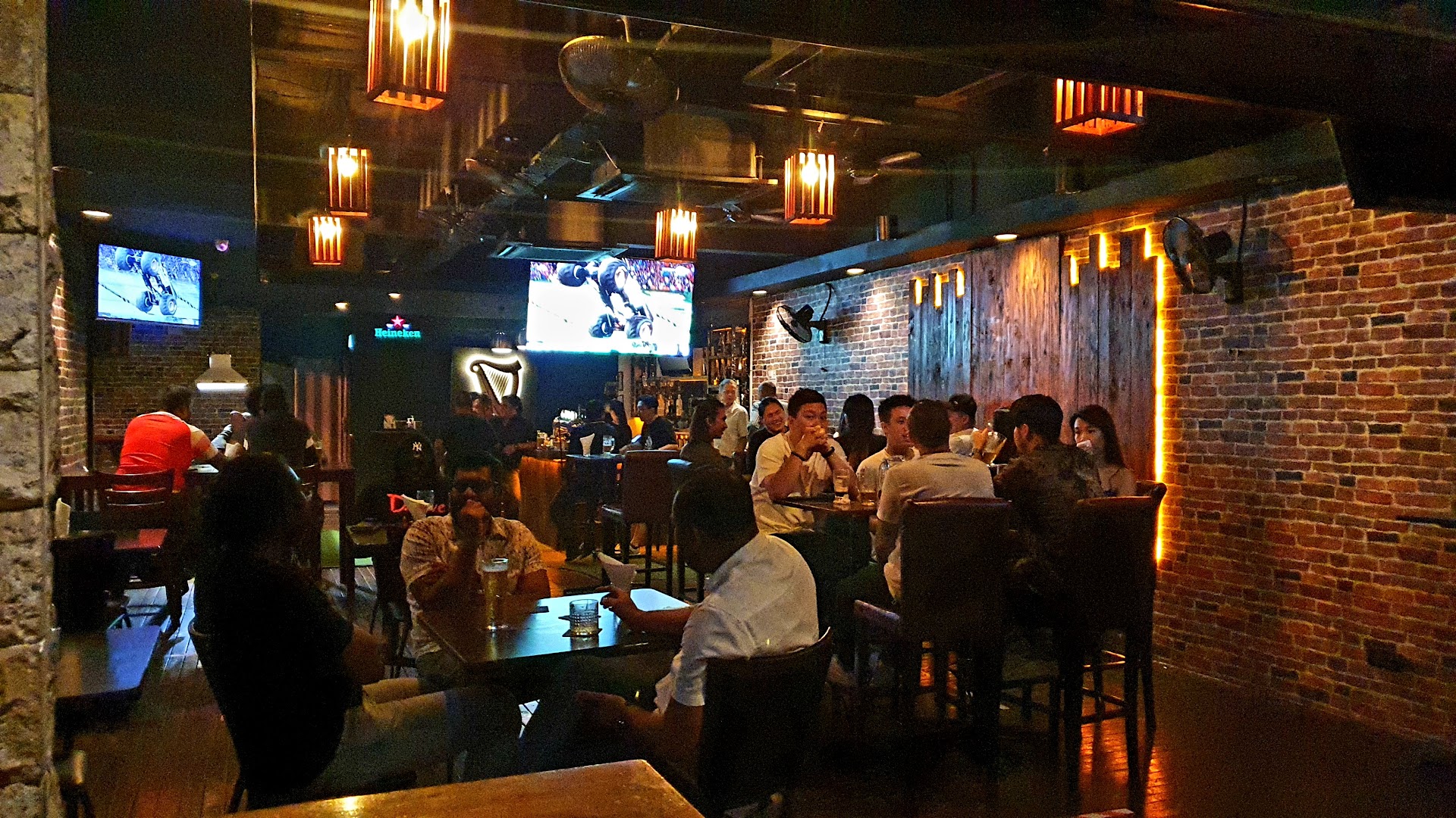 BottomsUp Bar & Kitchen — photo 4
