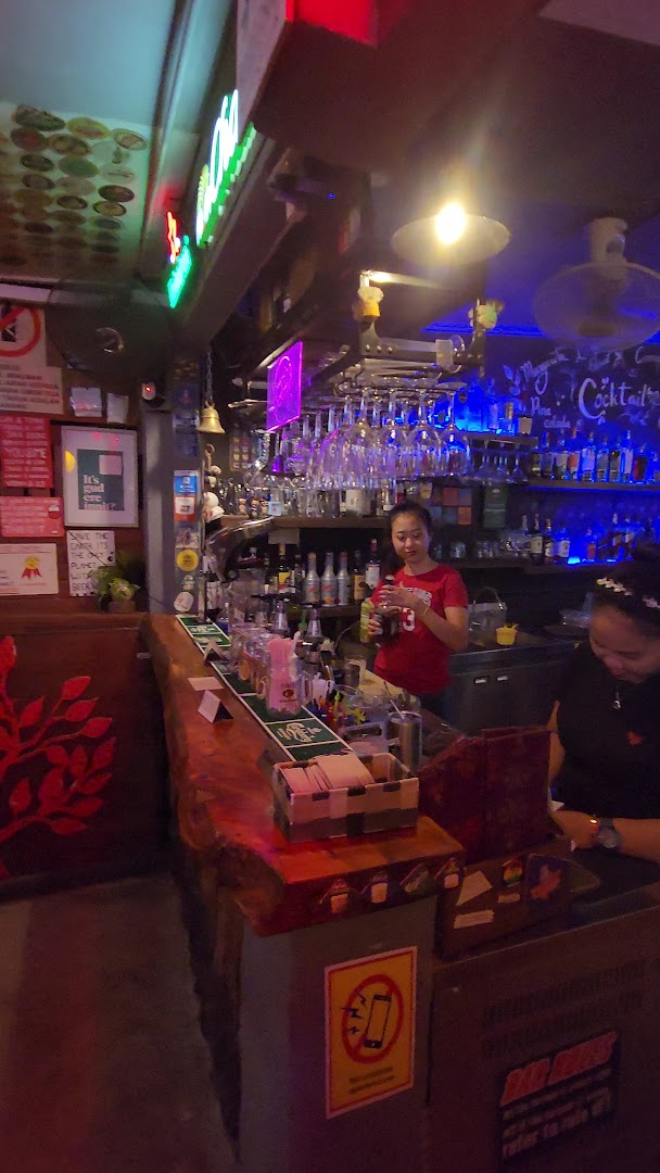 Cinnamons Bar ( Pantai Cenang Bar & Gift ) — photo 3