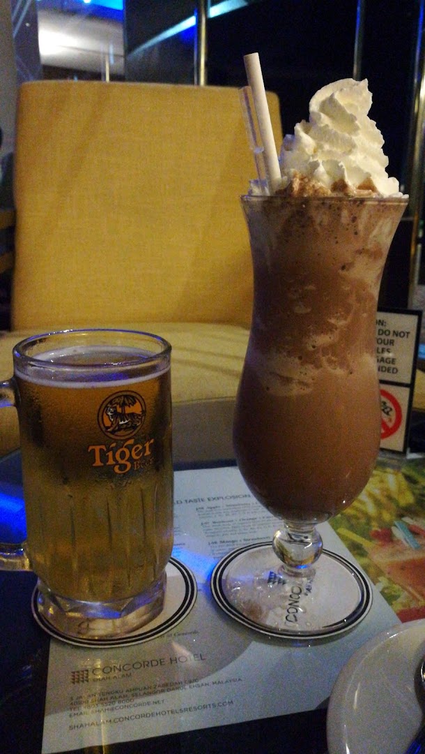 Crossroads Lounge — photo 4