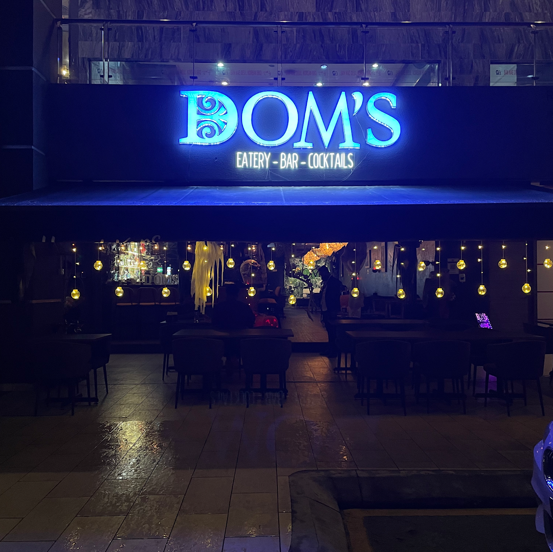 Dom's Publika - Bar & Restaurant — photo 2