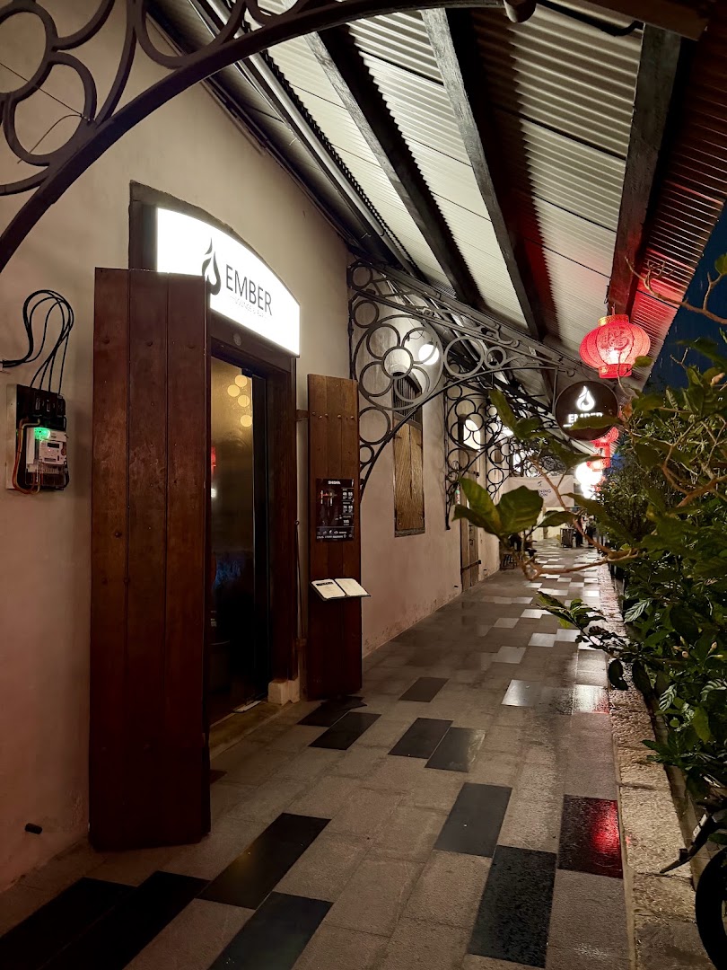 Ember Lounge and Bar — photo 4