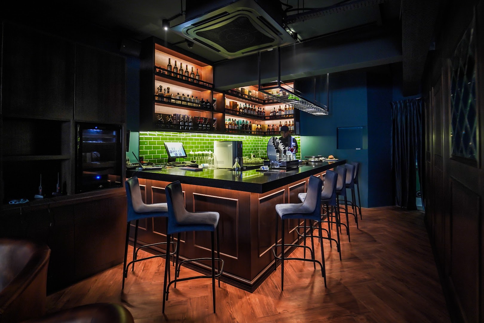 Esquire Room TTDI — photo 2