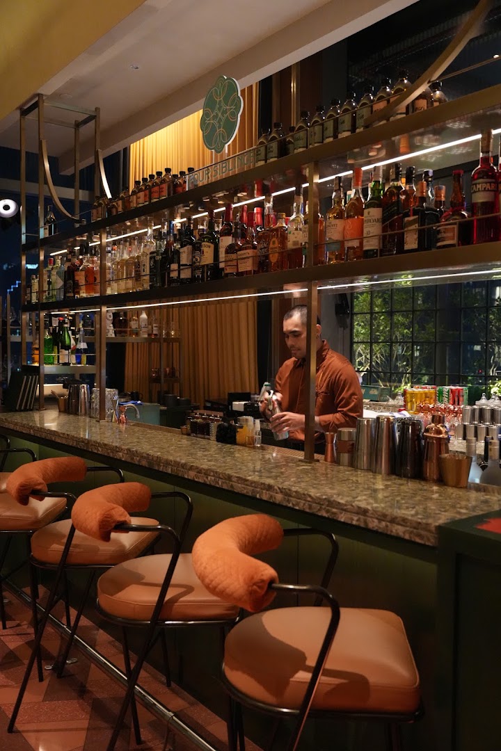 Four Siblings Bar & Lounge at Kimpton Naluria KL — photo 4