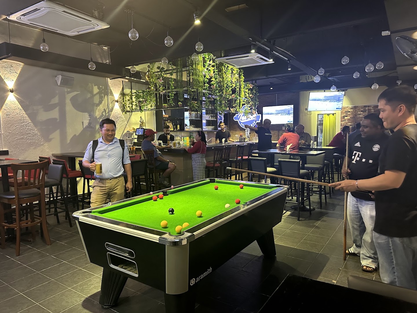 FRIEND'S TAVERN — photo 4