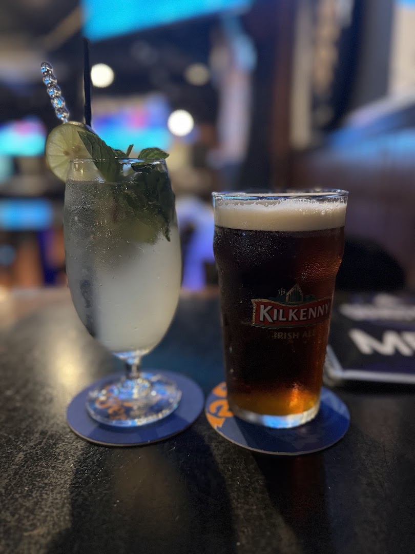 Grandstand Sports Bar, PJ — photo 4