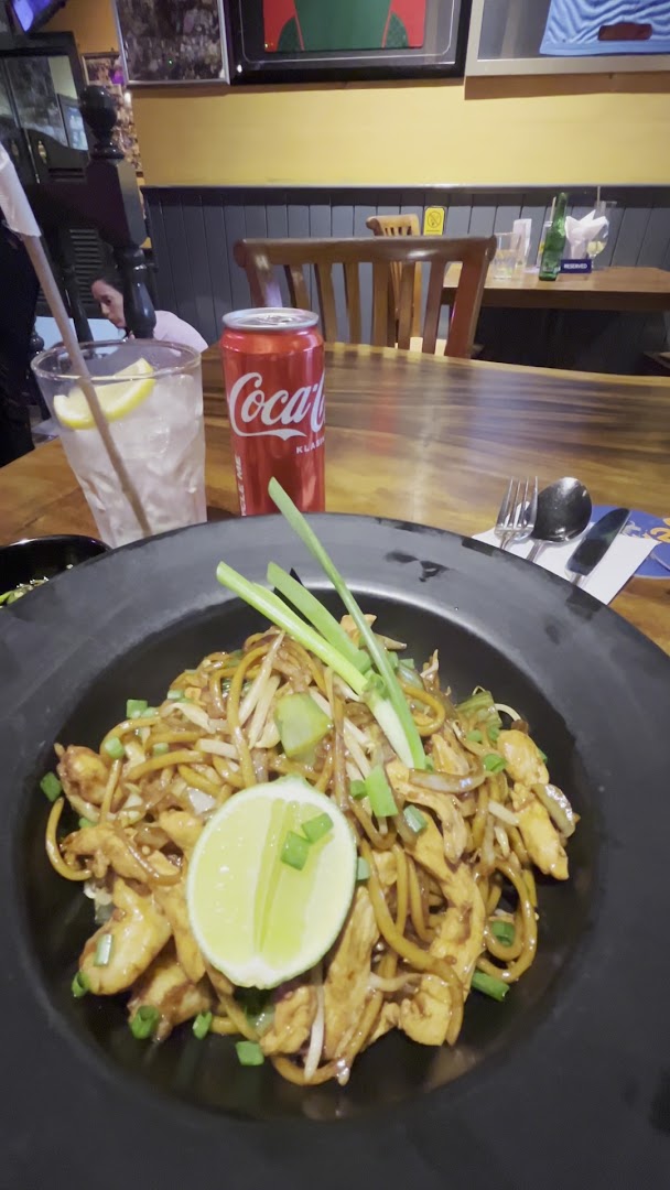 Healy Mac's Irish Bar & Restaurant • Publika — photo 3