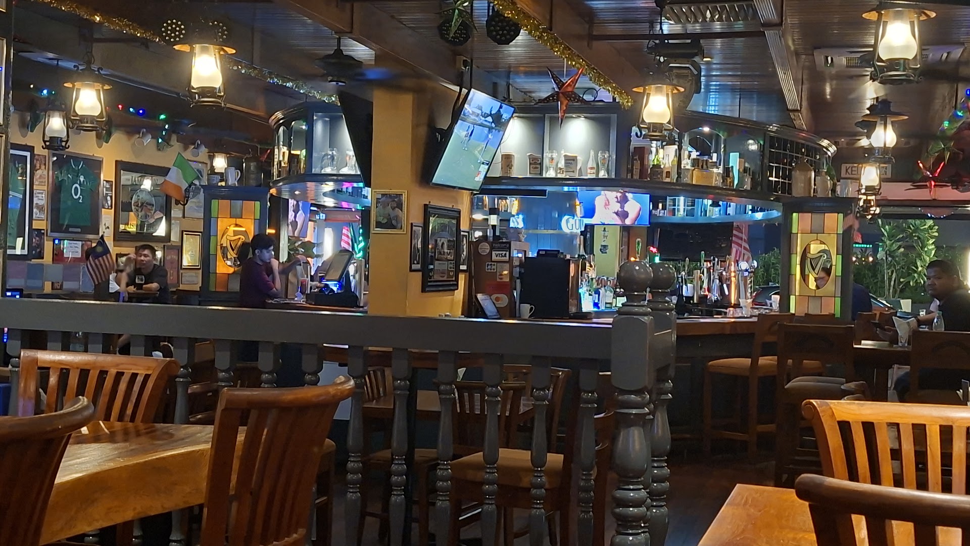 Healy Mac's Irish Bar & Restaurant • Publika — photo 4