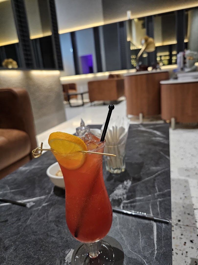 Hidden Hour Lounge — photo 3