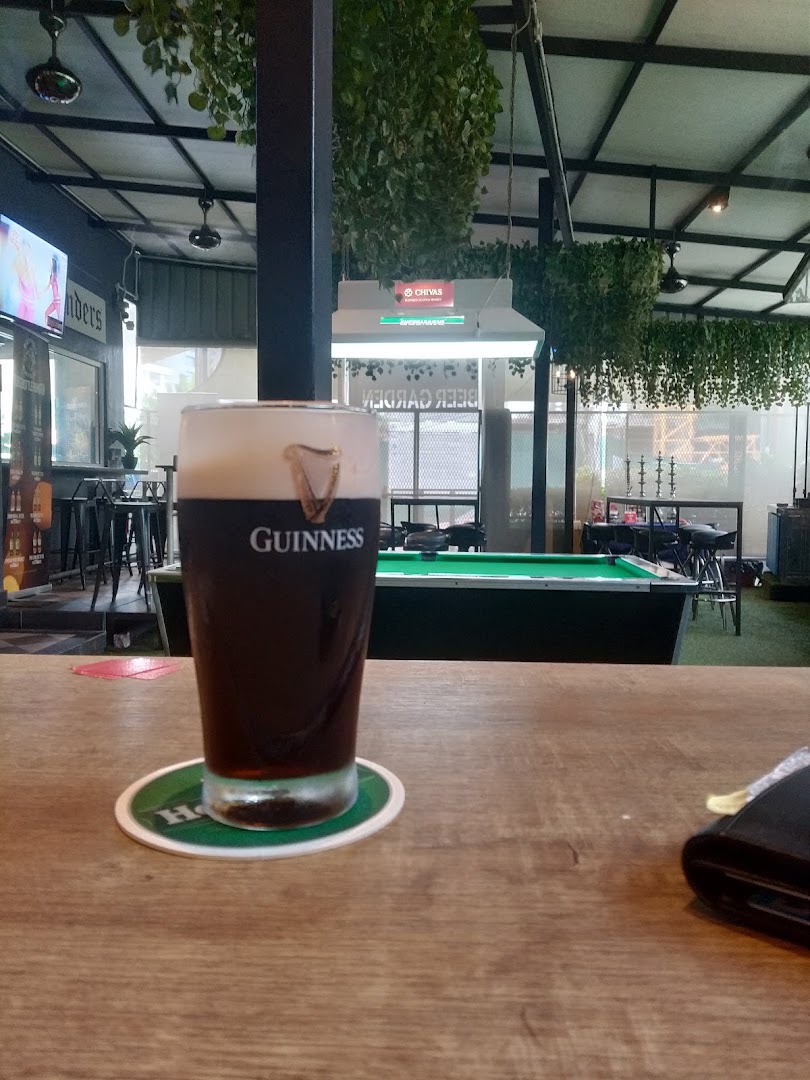 Highlanders Sports Bar — photo 3
