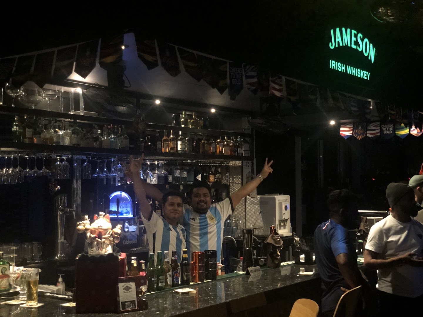 Highlanders Sports Bar — photo 4