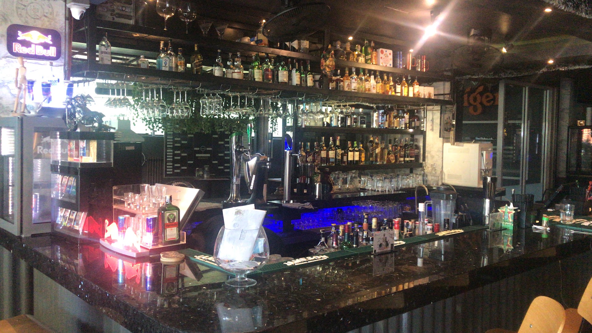 Highlanders Sports Bar — photo 5