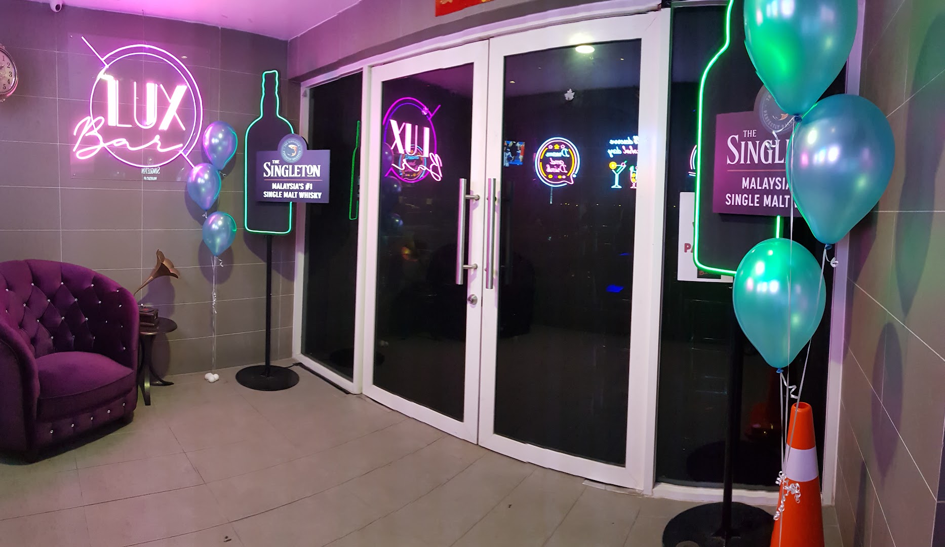 Lux Bar Bukit Jalil — photo 2