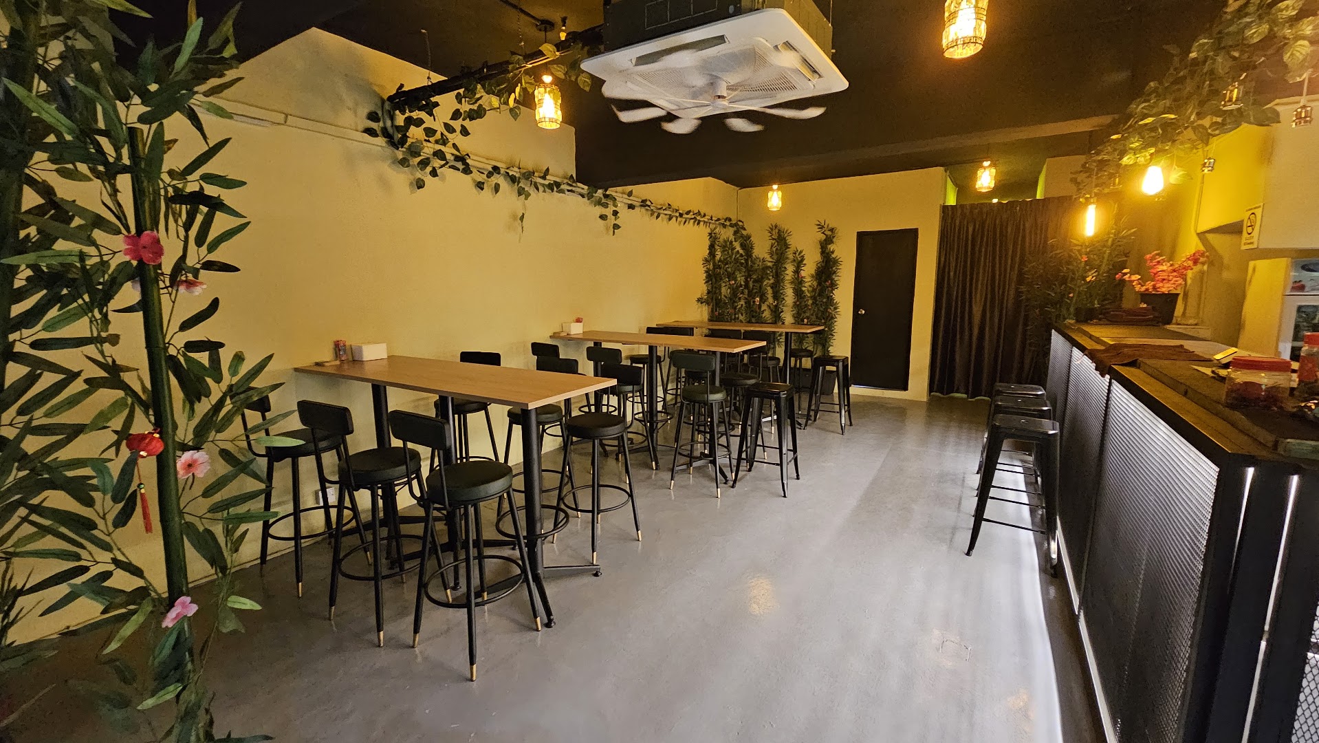 Mammoth Bar — photo 3