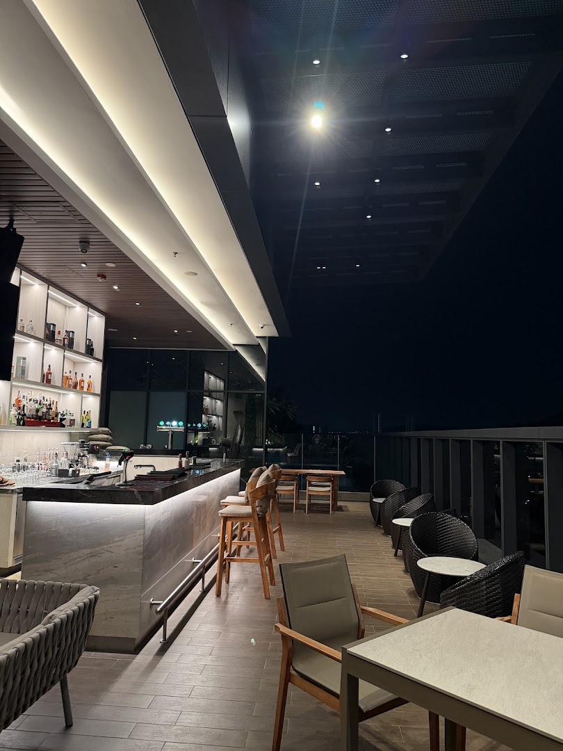Pool Bar by Courtyard by Marriott® Setia Alam — photo 2