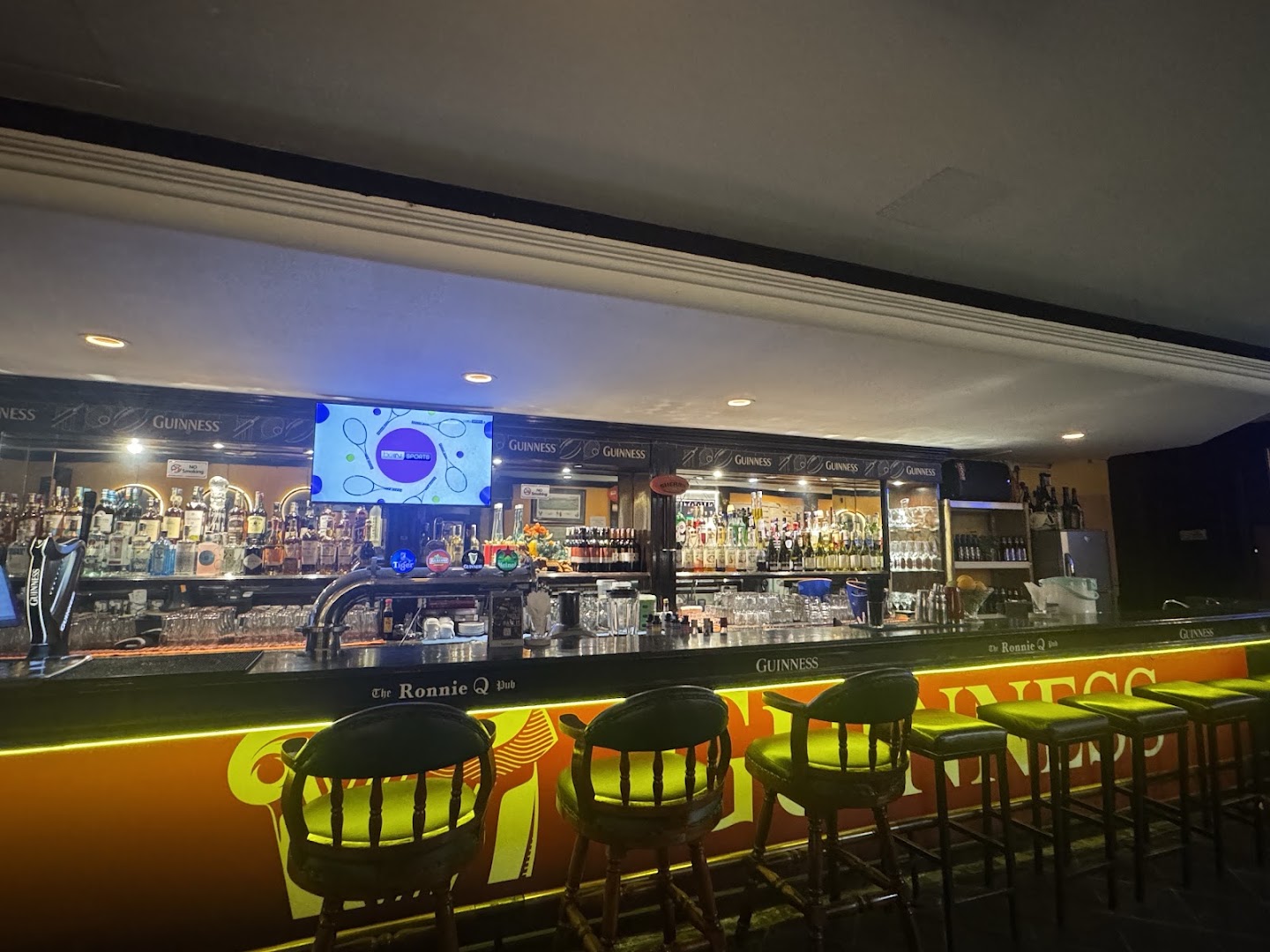 Ronnie Q Pub & Restaurant — photo 5