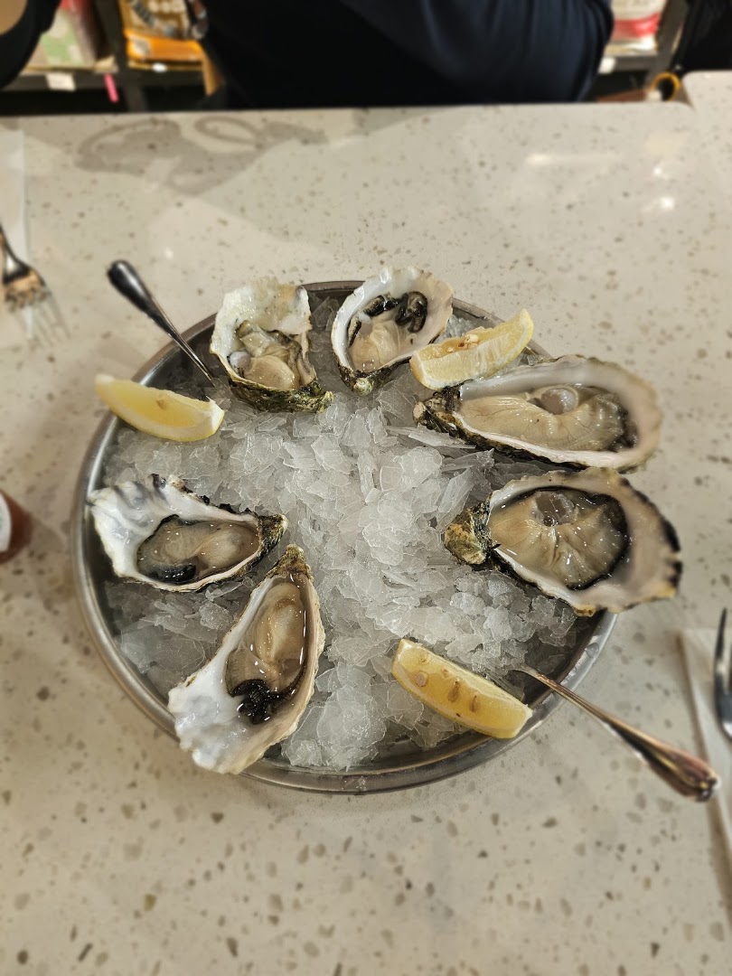 Shucked Oyster And Seafood Bar • Publika — photo 5