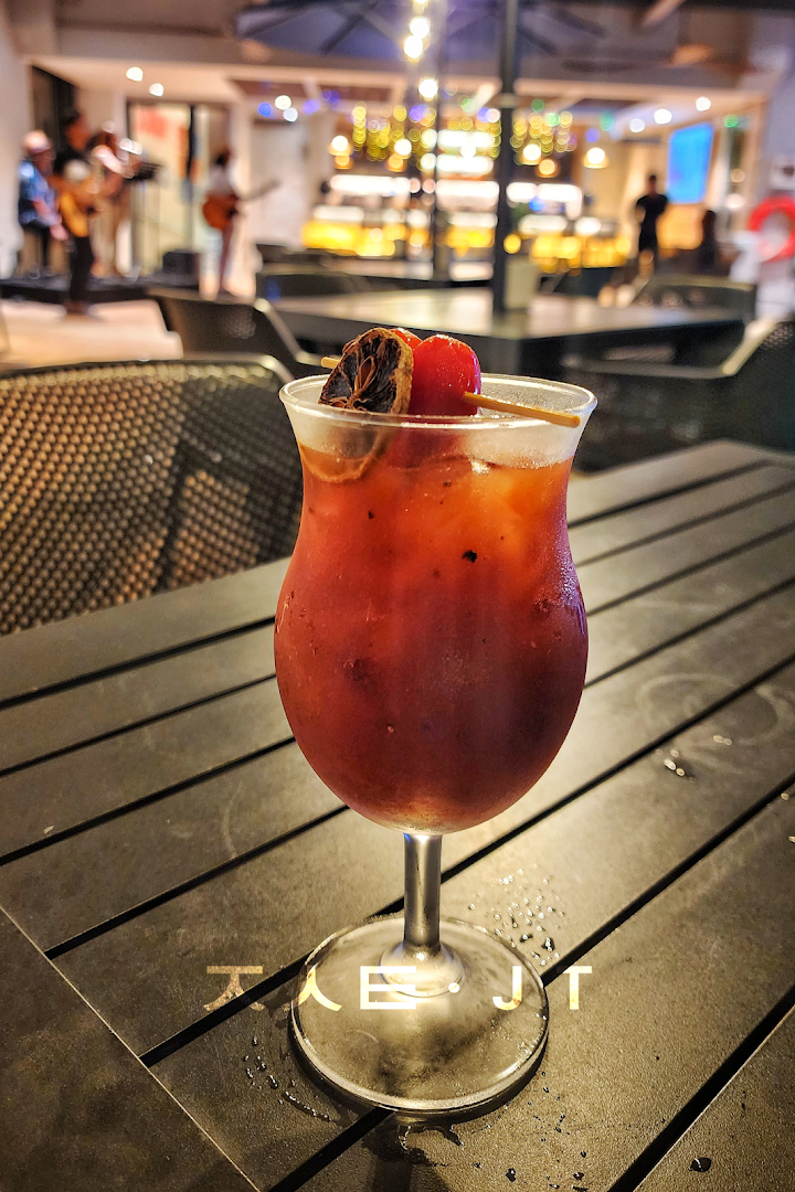 Sunway Hotel Pendas Pool Bar — photo 3