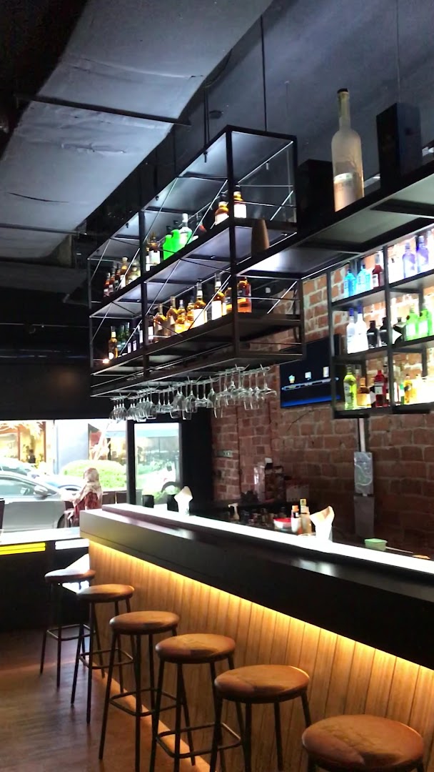The Good Life Sports Bar — photo 3