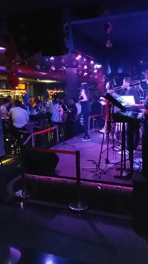 The Legend Bistro & Bar — photo 3