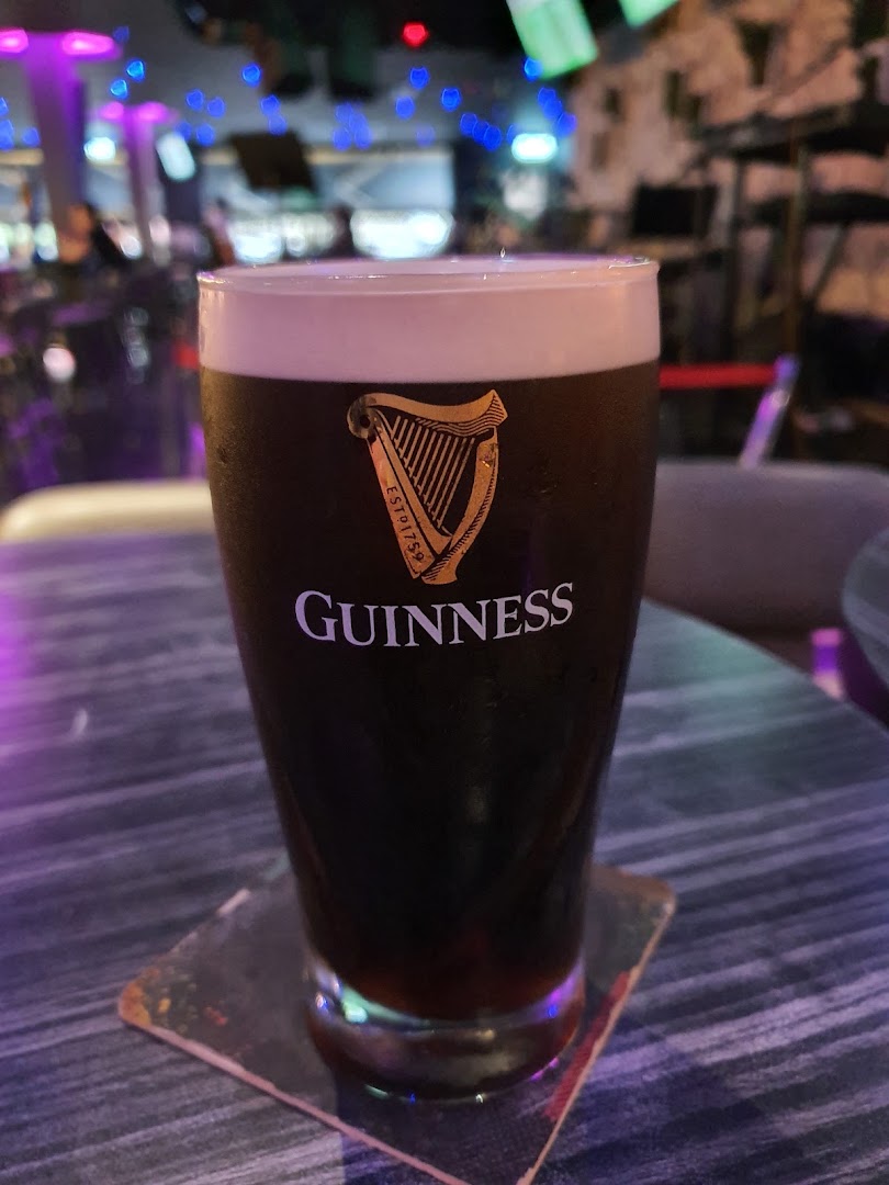 The Legend Bistro & Bar — photo 4