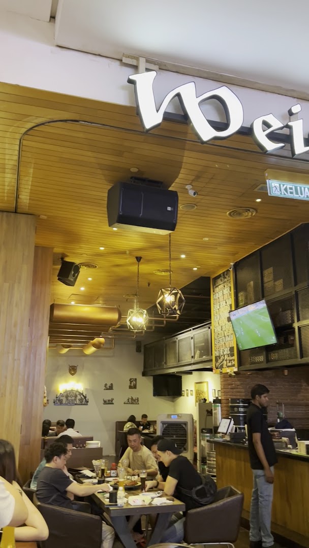 Weissbrau German Bistro and Bar — photo 3